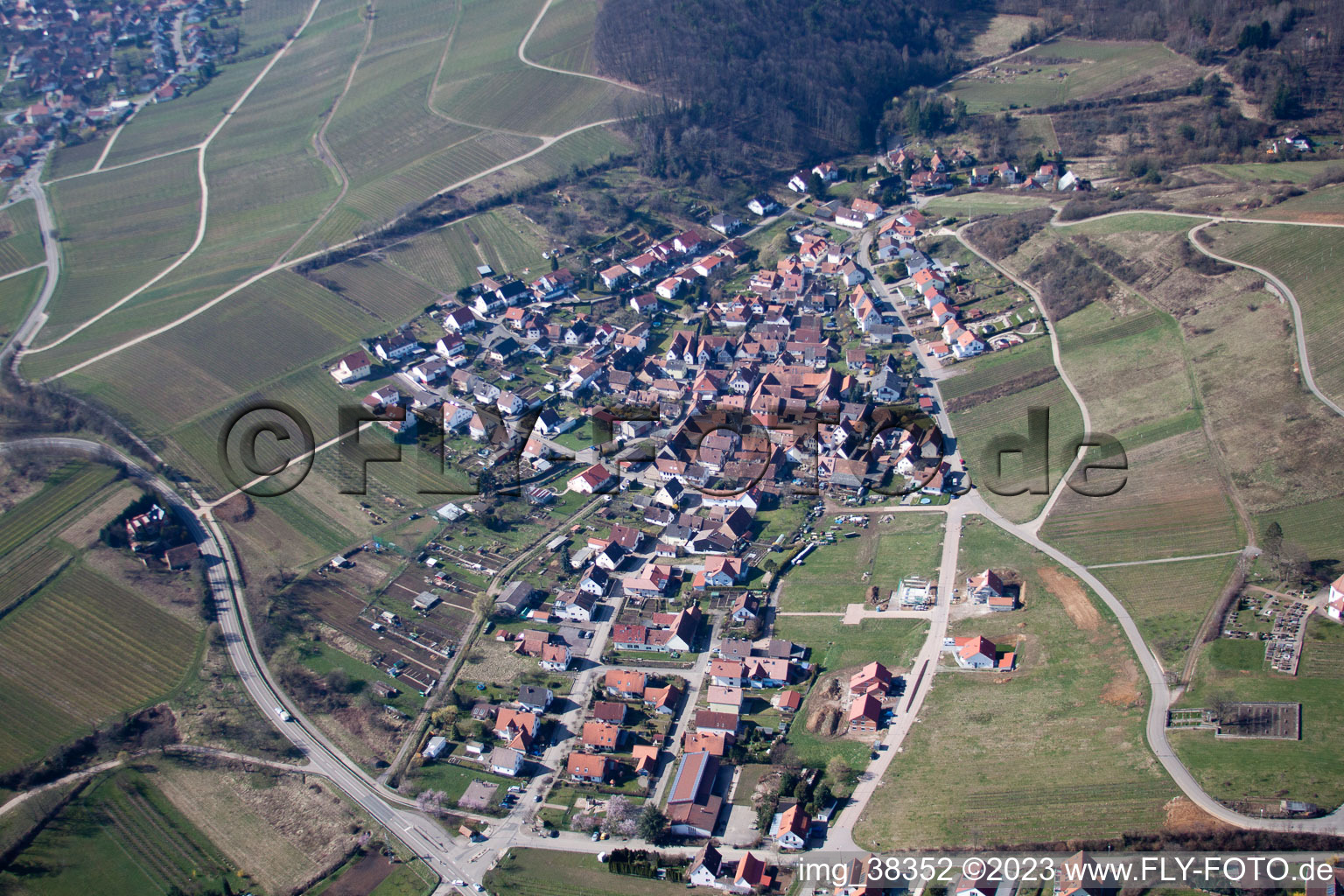 Schrägluftbild von Ortsteil Gleishorbach in Gleiszellen-Gleishorbach im Bundesland Rheinland-Pfalz, Deutschland