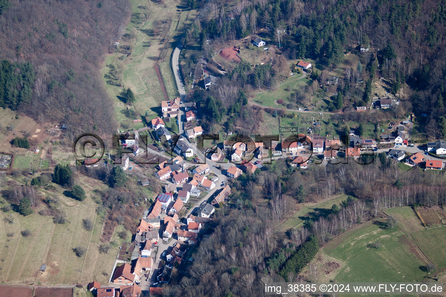 Luftaufnahme von Dorf - Ansicht in Dimbach im Bundesland Rheinland-Pfalz, Deutschland