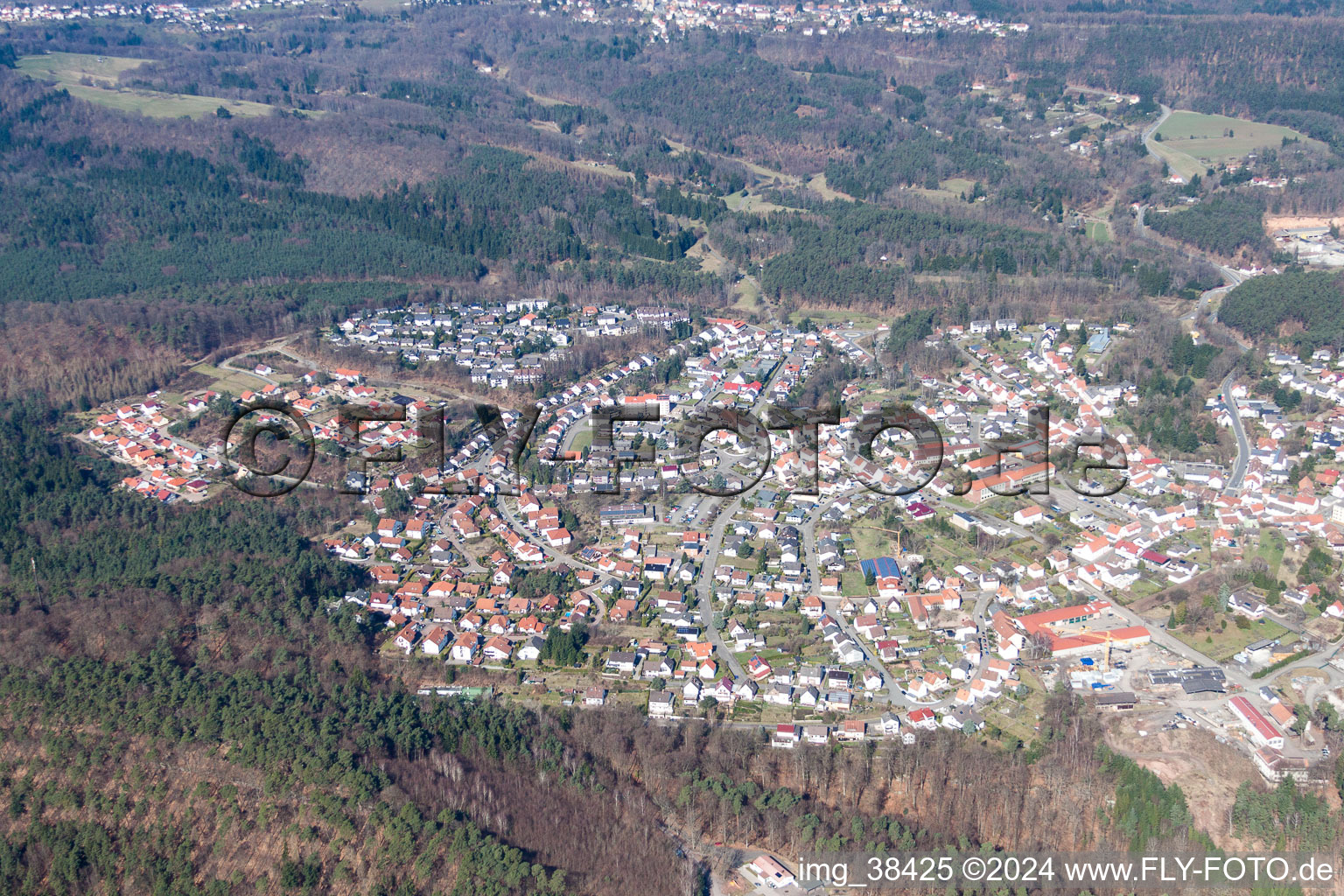 Luftbild von Ortsansicht der Straßen und Häuser der Wohngebiete in Lemberg im Bundesland Rheinland-Pfalz, Deutschland