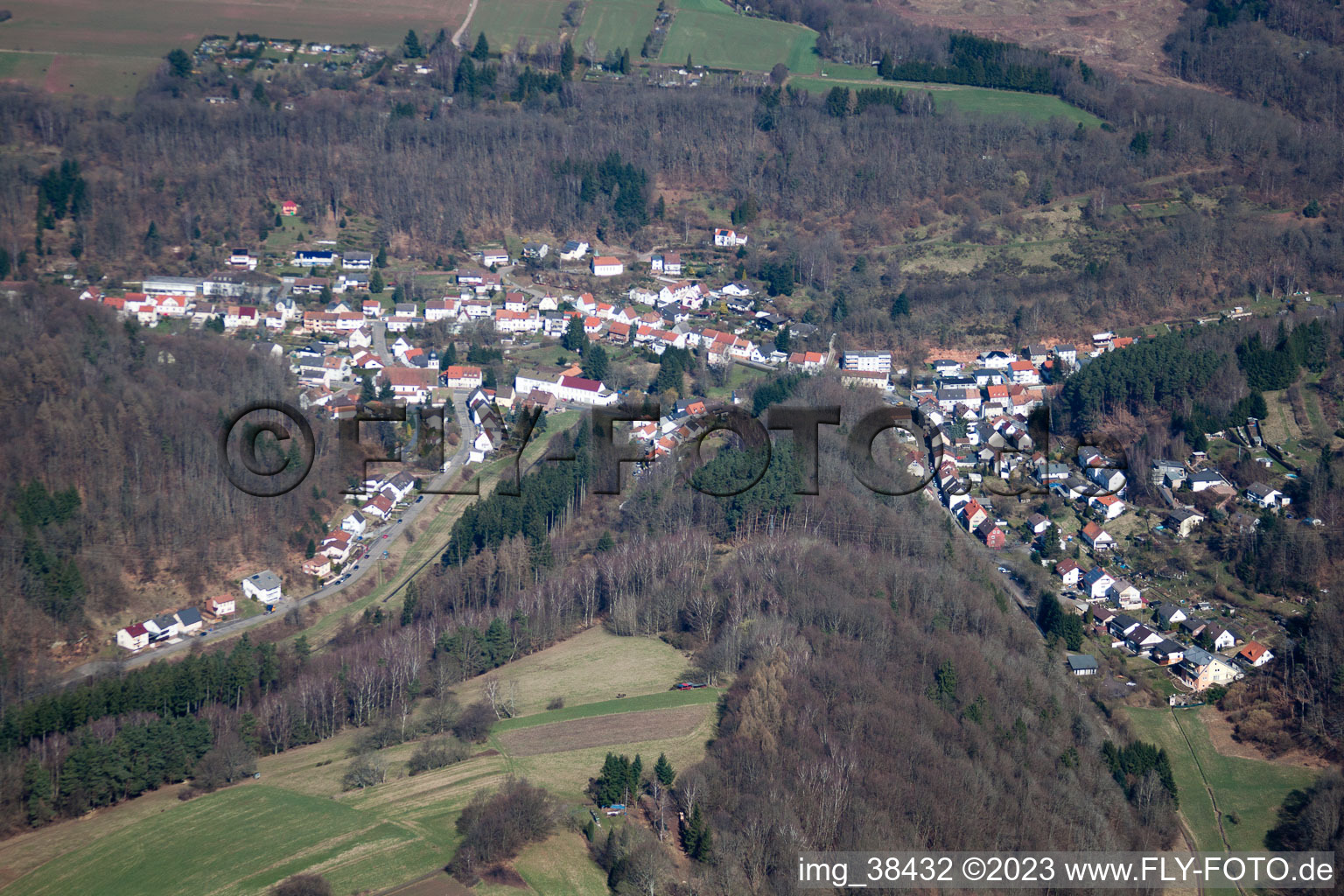 Erlenbrunn im Bundesland Rheinland-Pfalz, Deutschland vom Flugzeug aus