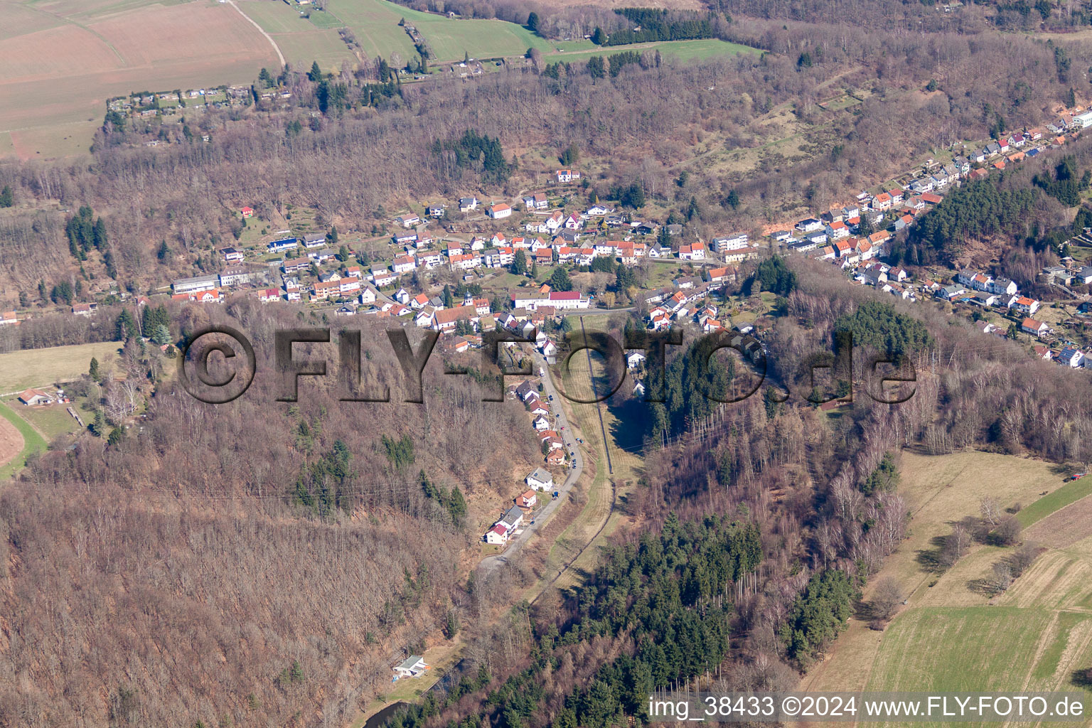Dorf - Ansicht im Ortsteil Niedersimten in Pirmasens im Bundesland Rheinland-Pfalz, Deutschland