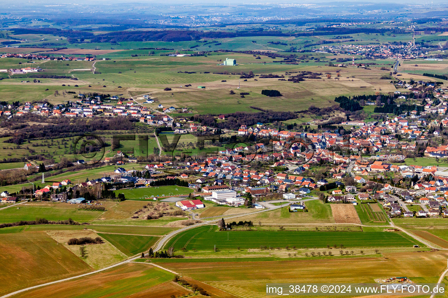 Luftaufnahme von Rohrbach-lès-Bitche im Bundesland Moselle, Frankreich