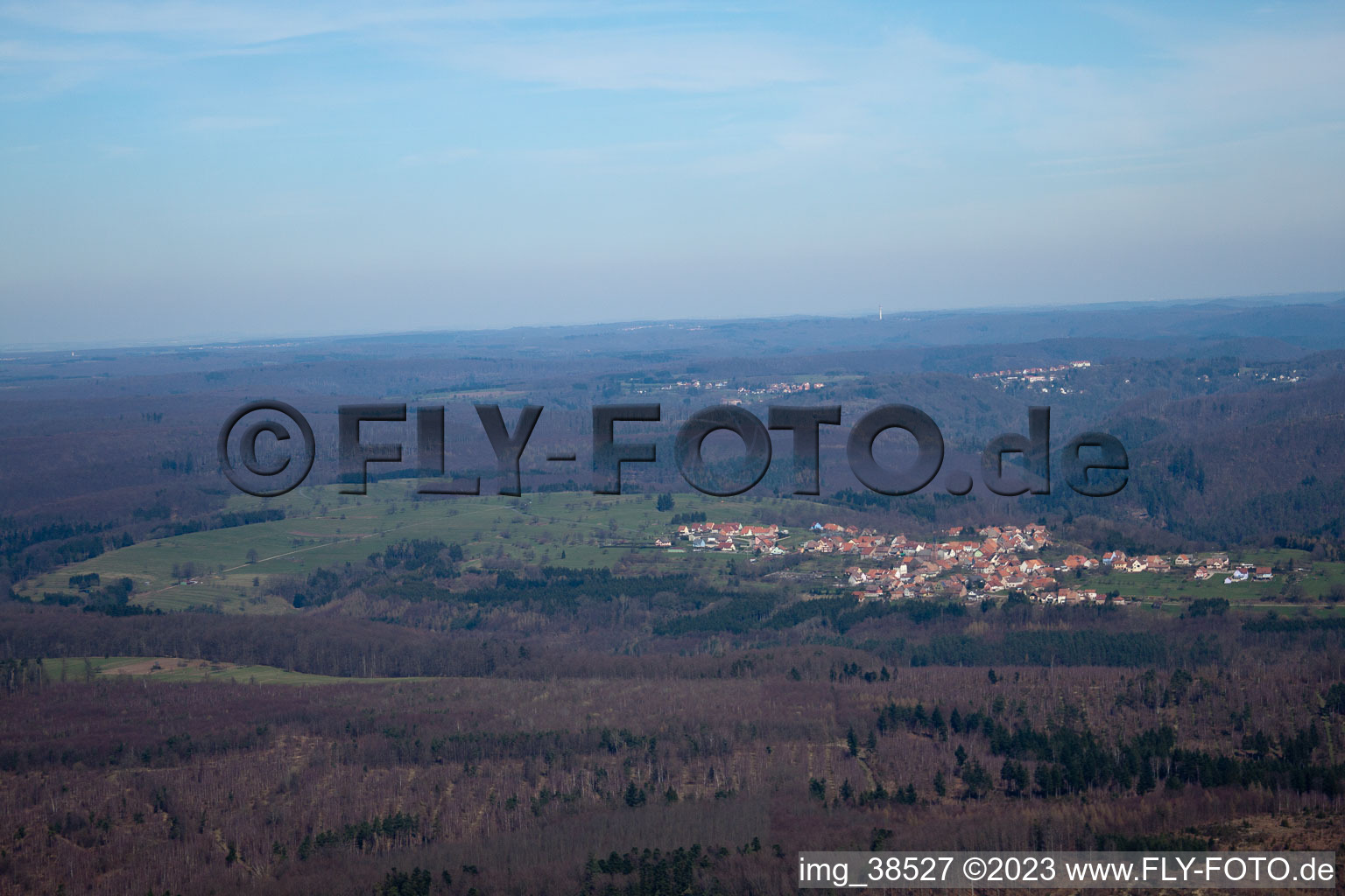 Phalsbourg im Bundesland Moselle, Frankreich vom Flugzeug aus