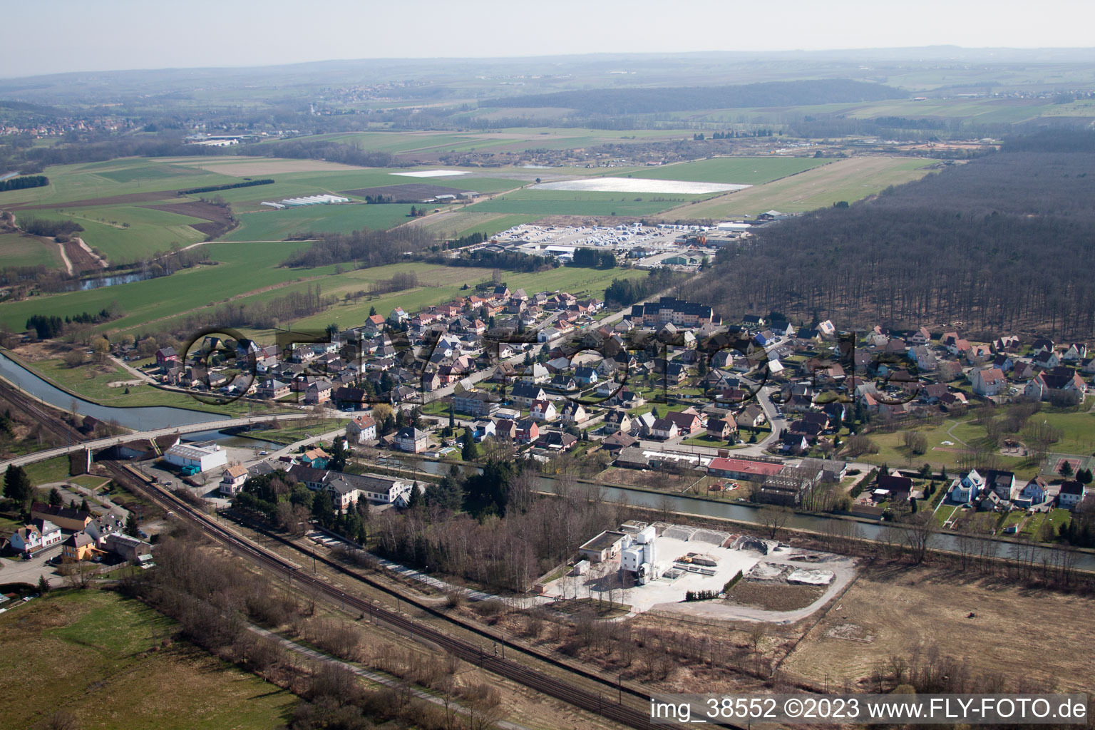 Steinbourg im Bundesland Bas-Rhin, Frankreich von oben