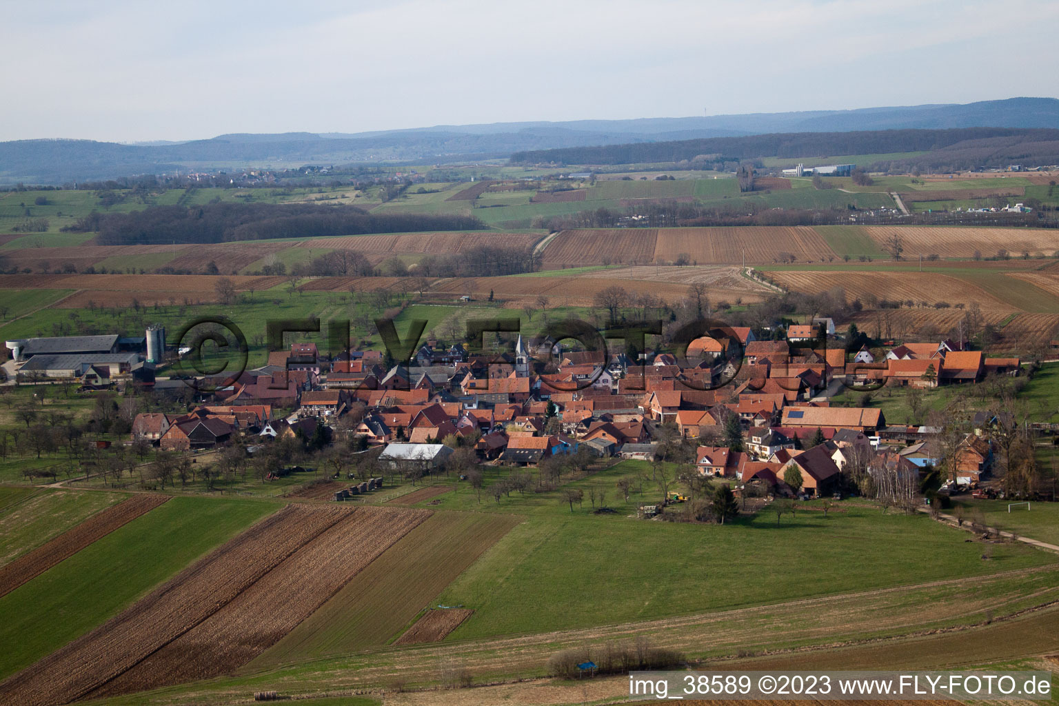 Schrägluftbild von Zœbersdorf im Bundesland Bas-Rhin, Frankreich