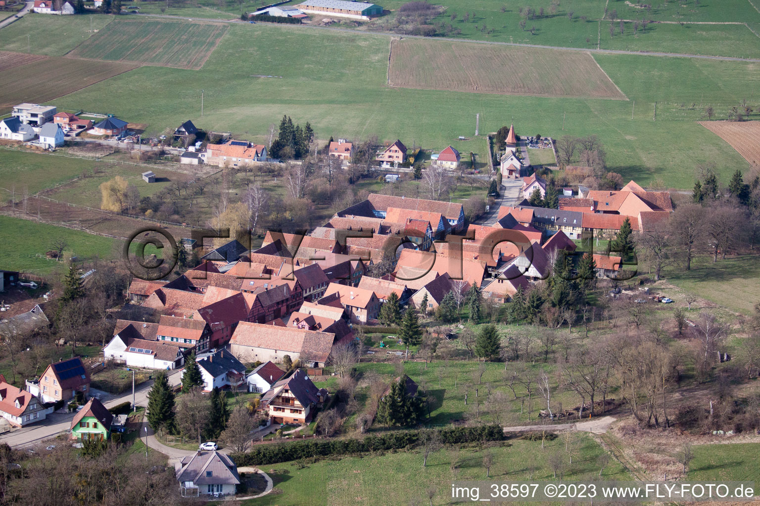 Issenhausen im Bundesland Bas-Rhin, Frankreich aus der Luft