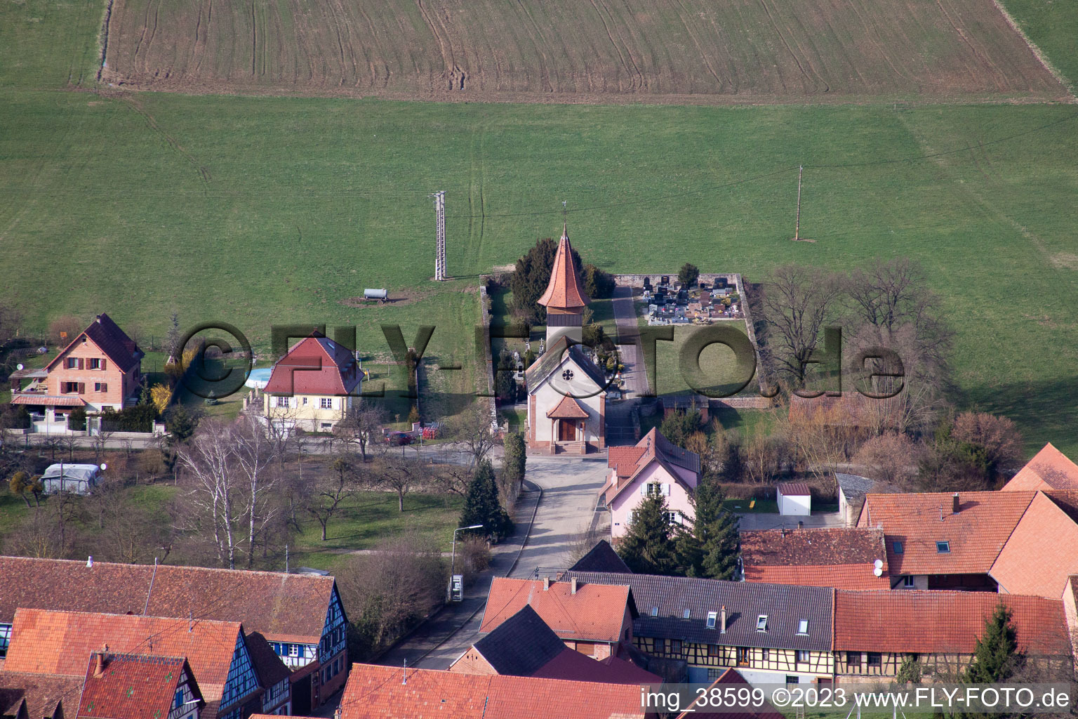 Issenhausen im Bundesland Bas-Rhin, Frankreich von oben gesehen