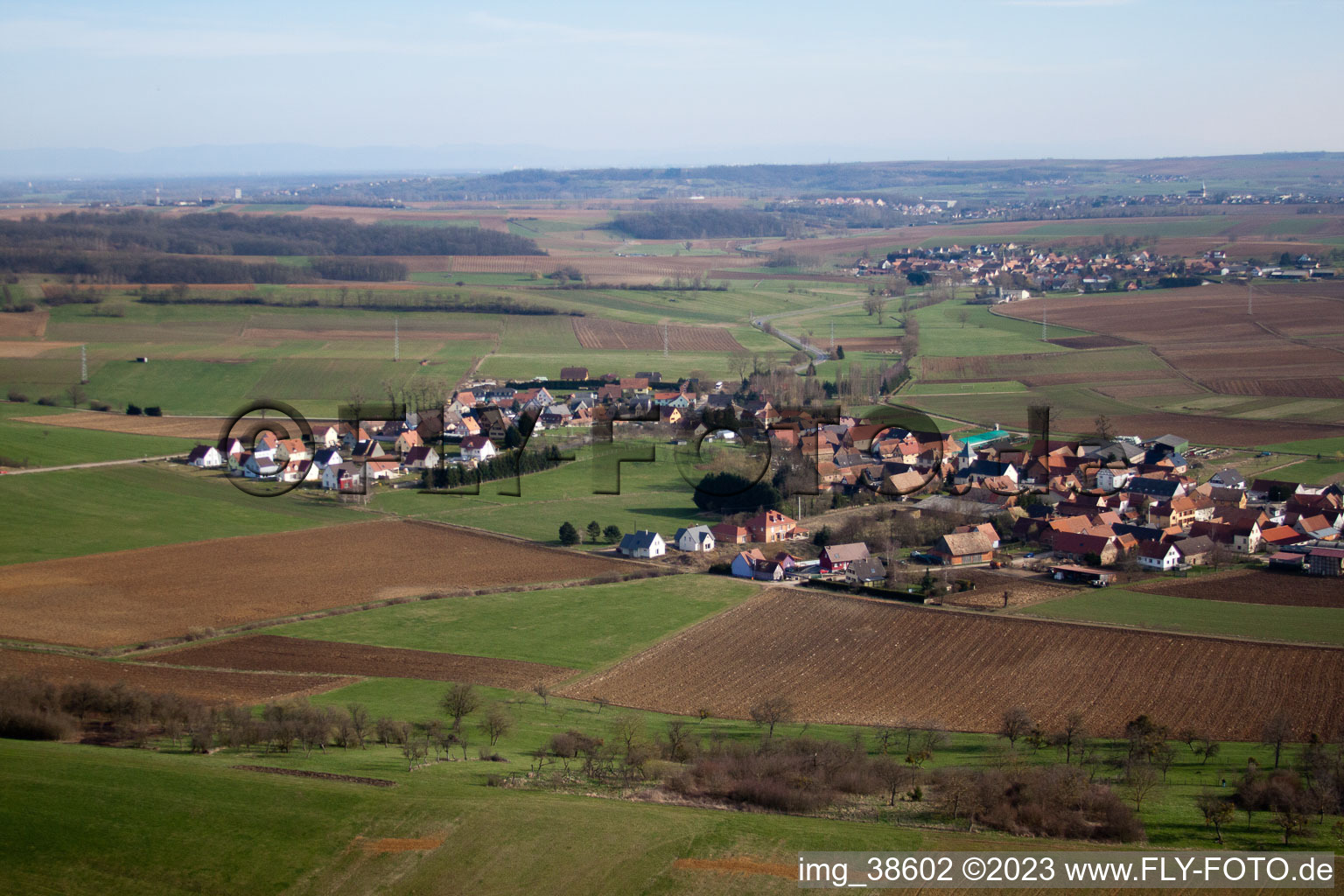 Issenhausen im Bundesland Bas-Rhin, Frankreich aus der Luft betrachtet