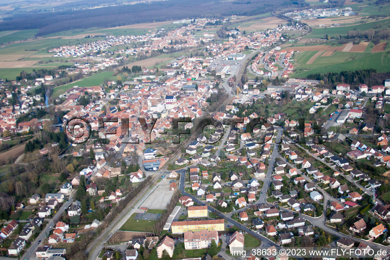 Luftbild von Pfaffenhoffen im Bundesland Bas-Rhin, Frankreich