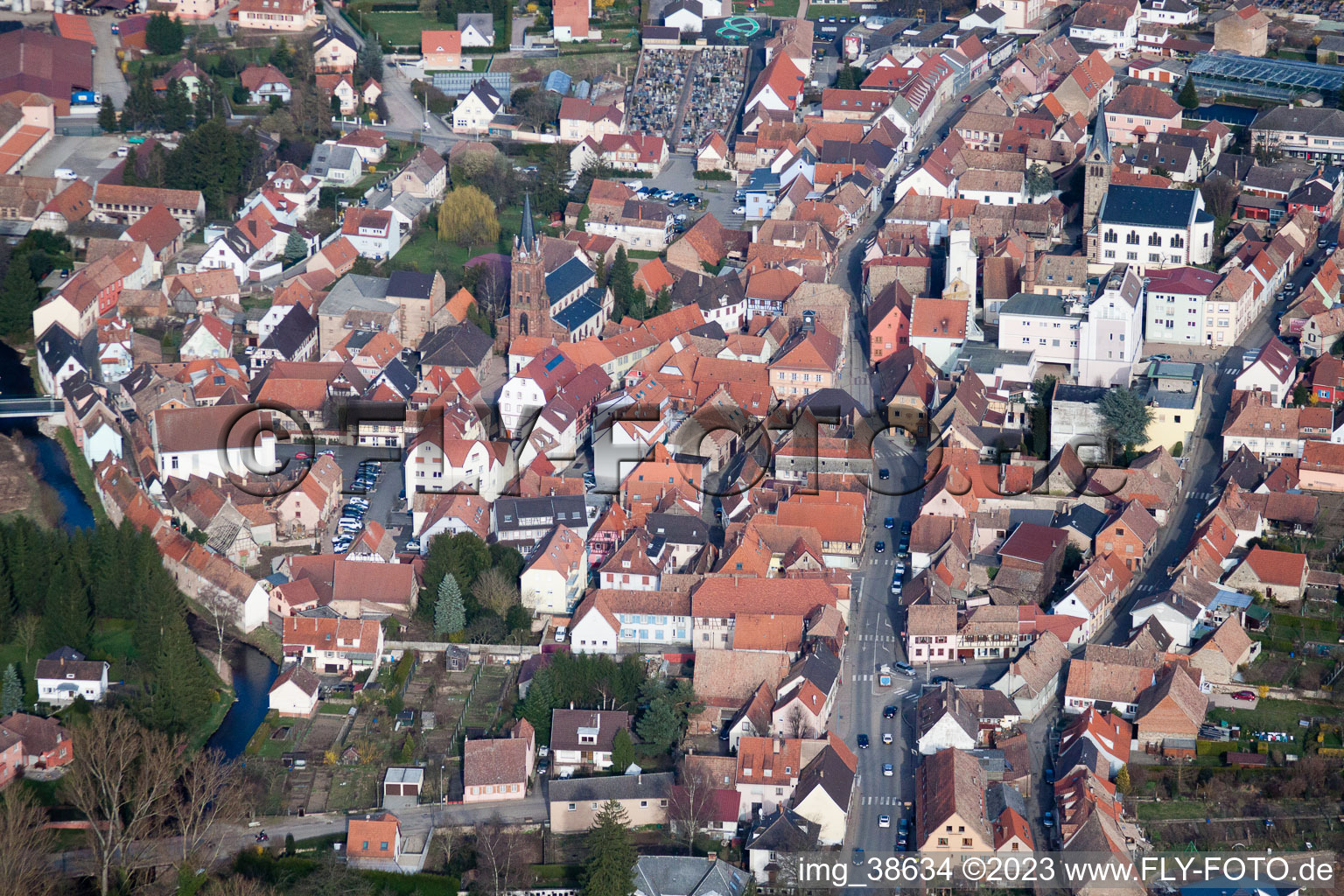Luftaufnahme von Pfaffenhoffen im Bundesland Bas-Rhin, Frankreich