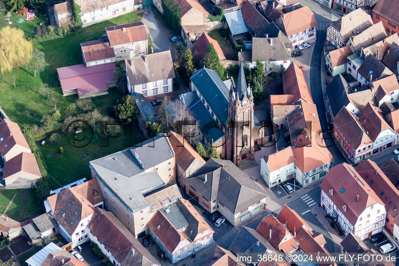 Luftbild von Stadtzentrum im Innenstadtbereich in Pfaffenhoffen in Grand Est in Val-de-Moder im Bundesland Bas-Rhin, Frankreich