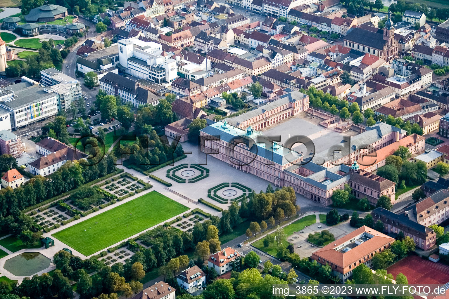 Luftbild von Schloss in Rastatt im Bundesland Baden-Württemberg, Deutschland