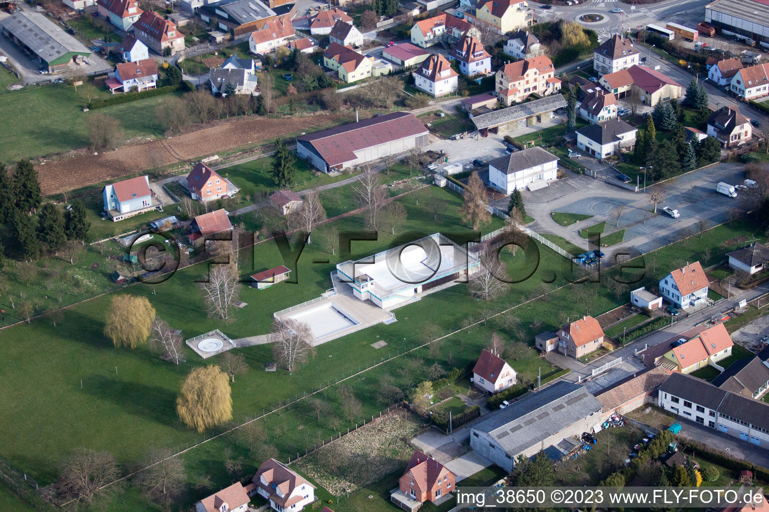 Pfaffenhoffen im Bundesland Bas-Rhin, Frankreich von einer Drohne aus