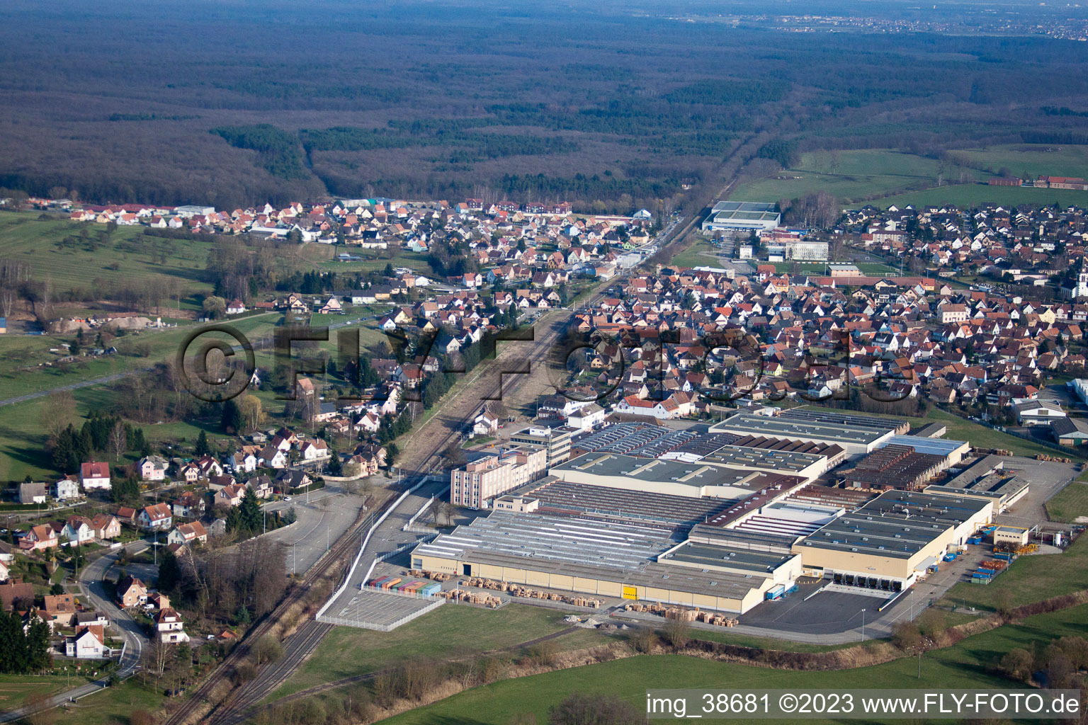 Mertzwiller im Bundesland Bas-Rhin, Frankreich von oben gesehen