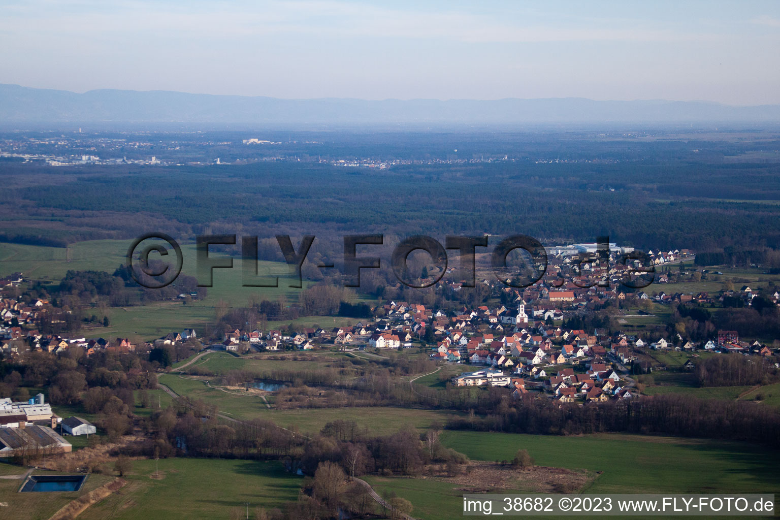 Uttenhoffen im Bundesland Bas-Rhin, Frankreich von der Drohne aus gesehen