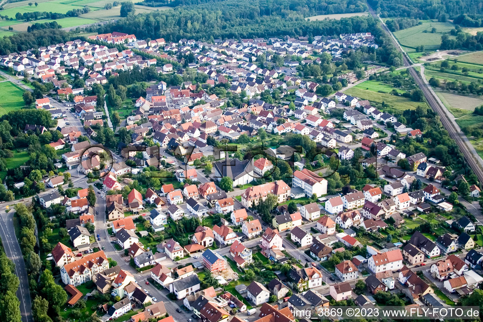 Von Norden im Ortsteil Niederbühl in Rastatt im Bundesland Baden-Württemberg, Deutschland