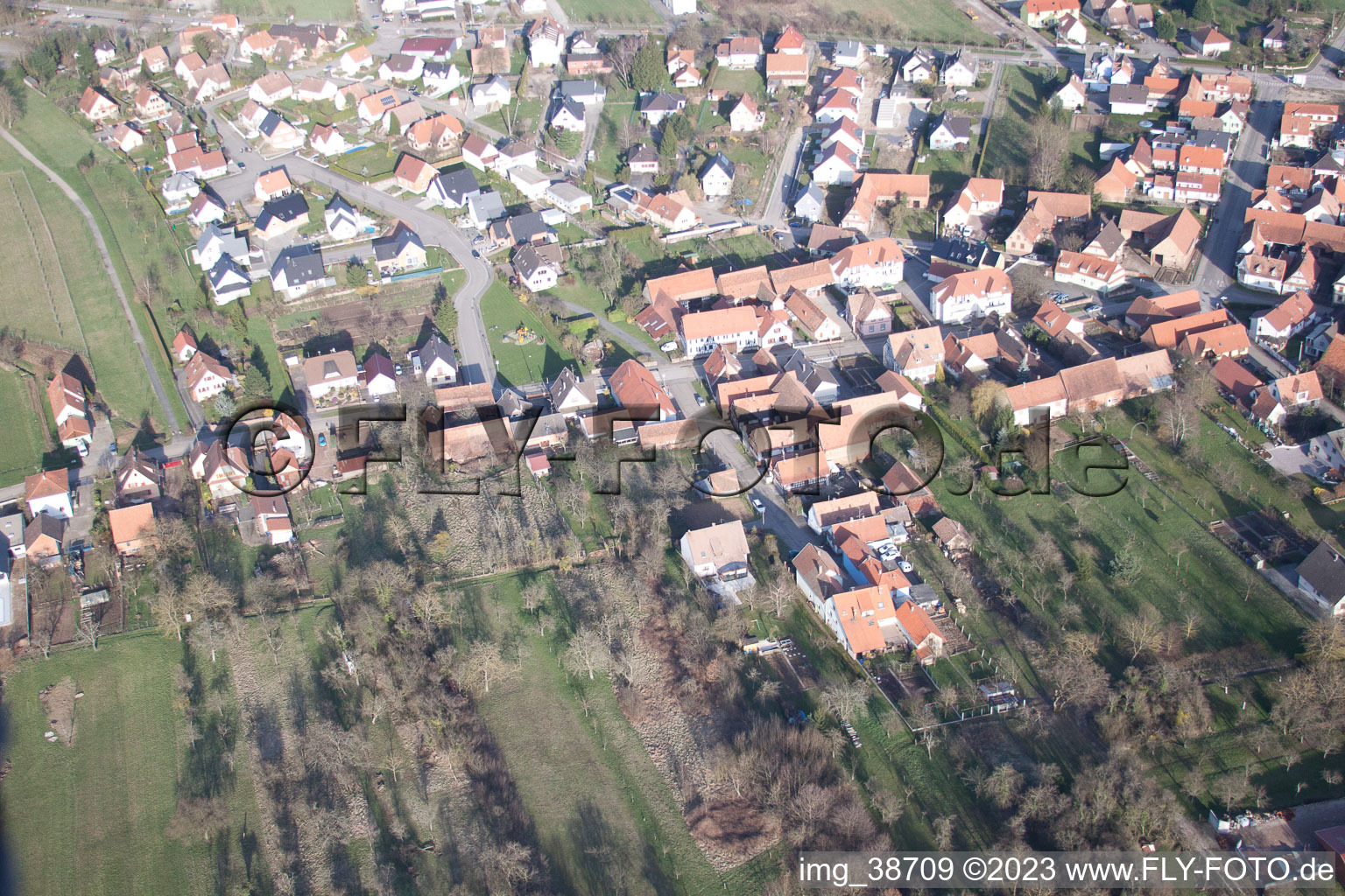 Morsbronn-les-Bains im Bundesland Bas-Rhin, Frankreich aus der Drohnenperspektive