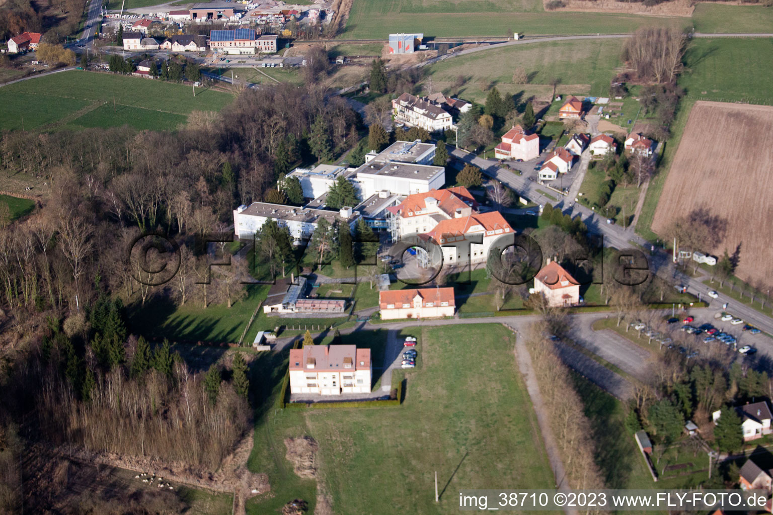 Morsbronn-les-Bains im Bundesland Bas-Rhin, Frankreich von einer Drohne aus