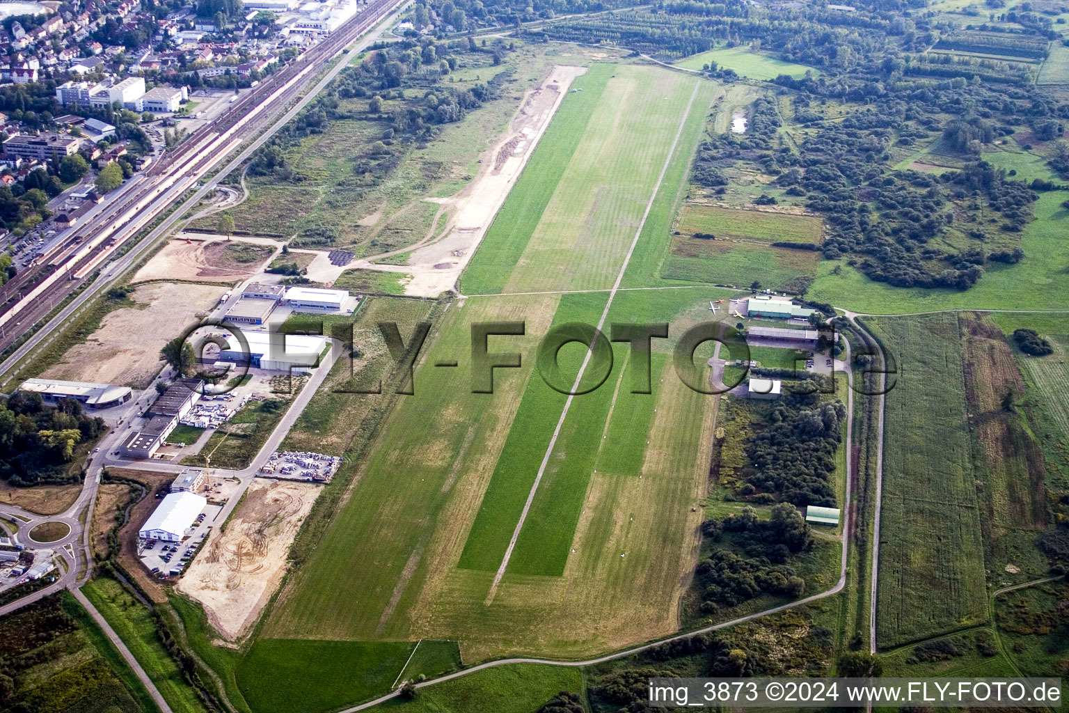 Luftbild von Segelflug- Gelände auf dem Flugplatz der Baden-Oos im Ortsteil Oos in Baden-Baden im Bundesland Baden-Württemberg, Deutschland