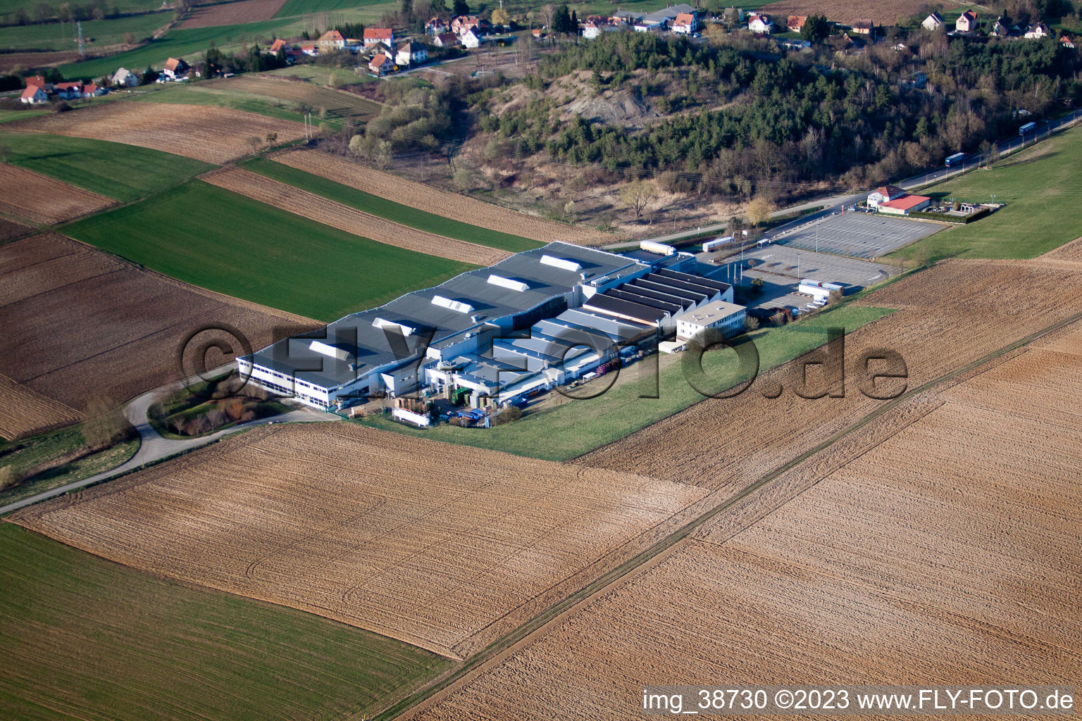 Merkwiller-Pechelbronn im Bundesland Bas-Rhin, Frankreich von der Drohne aus gesehen