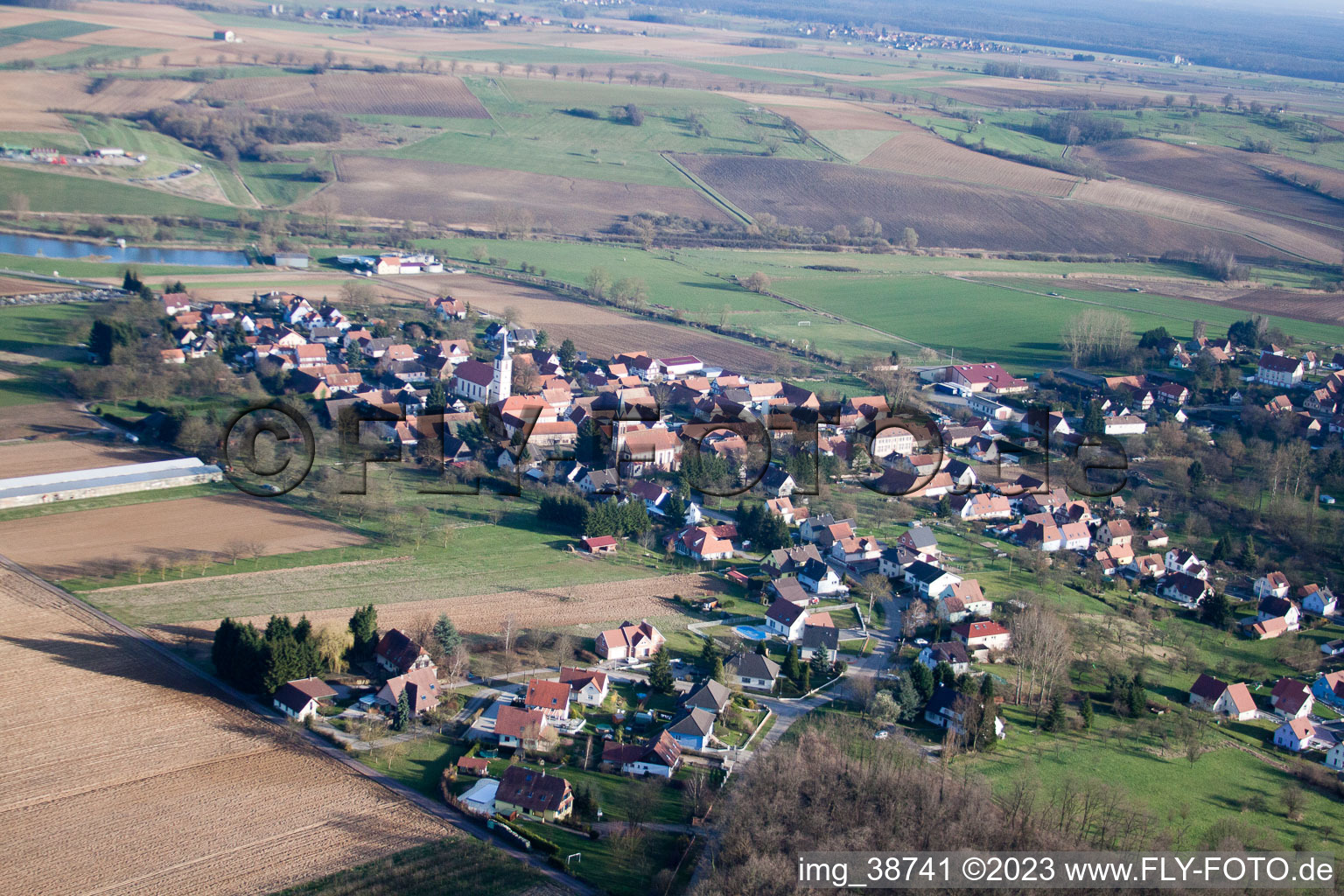 Kutzenhausen im Bundesland Bas-Rhin, Frankreich von einer Drohne aus
