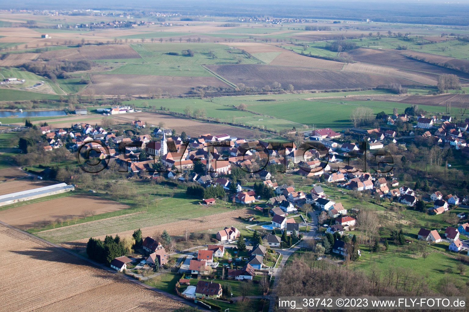 Kutzenhausen im Bundesland Bas-Rhin, Frankreich von der Drohne aus gesehen