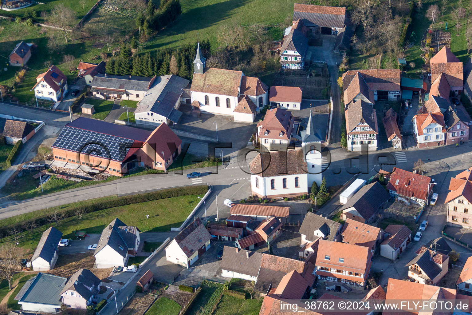 Kirchengebäude im Dorfkern in Keffenach in Grand Est im Bundesland Bas-Rhin, Frankreich