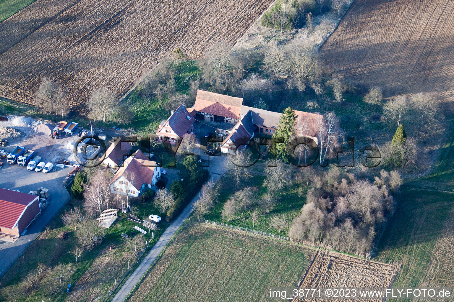 Drohnenaufname von Bremmelbach im Bundesland Bas-Rhin, Frankreich
