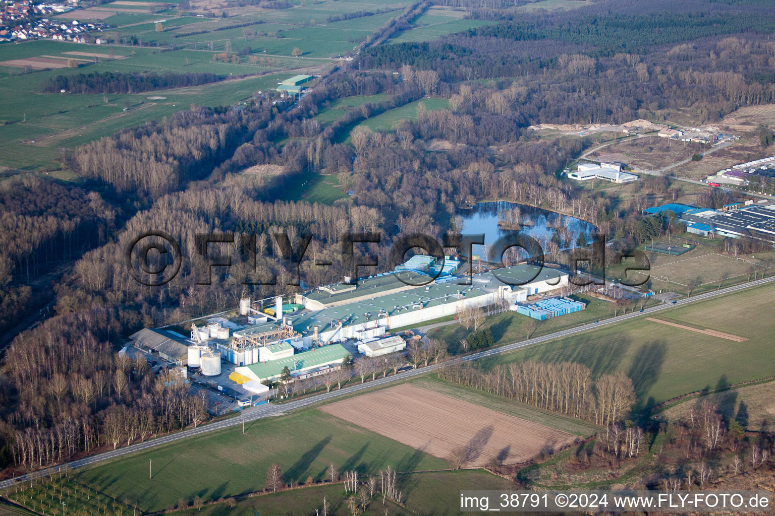 Drohnenaufname von Sitek Insulation im Ortsteil Altenstadt in Wissembourg im Bundesland Bas-Rhin, Frankreich