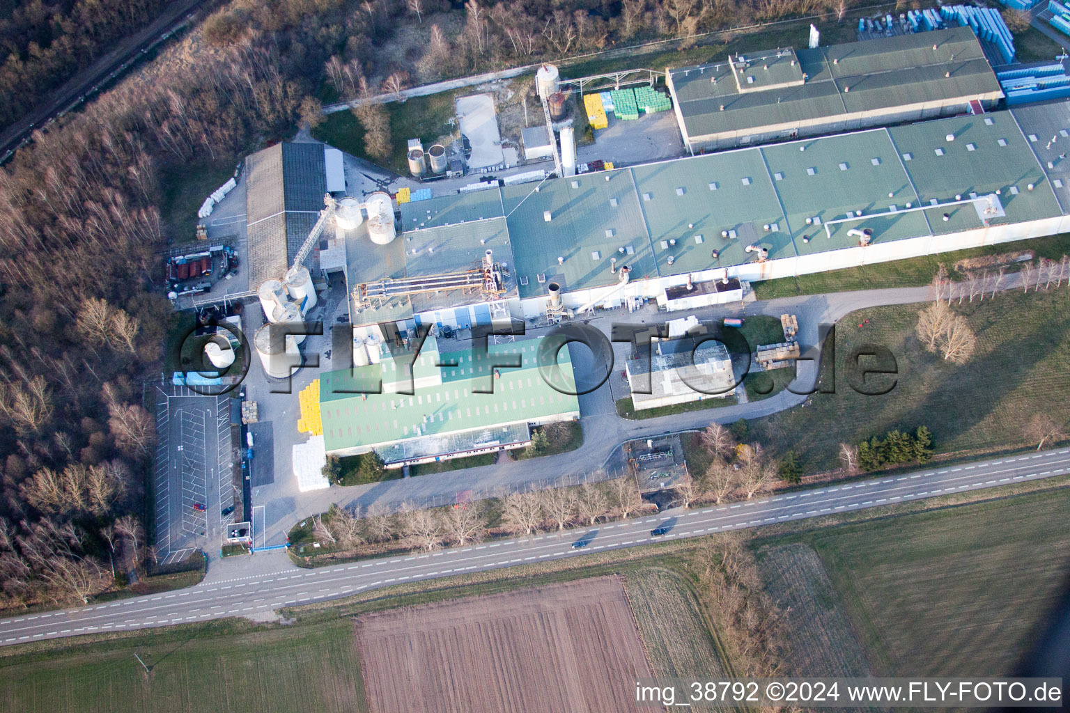 Drohnenbild von Sitek Insulation im Ortsteil Altenstadt in Wissembourg im Bundesland Bas-Rhin, Frankreich