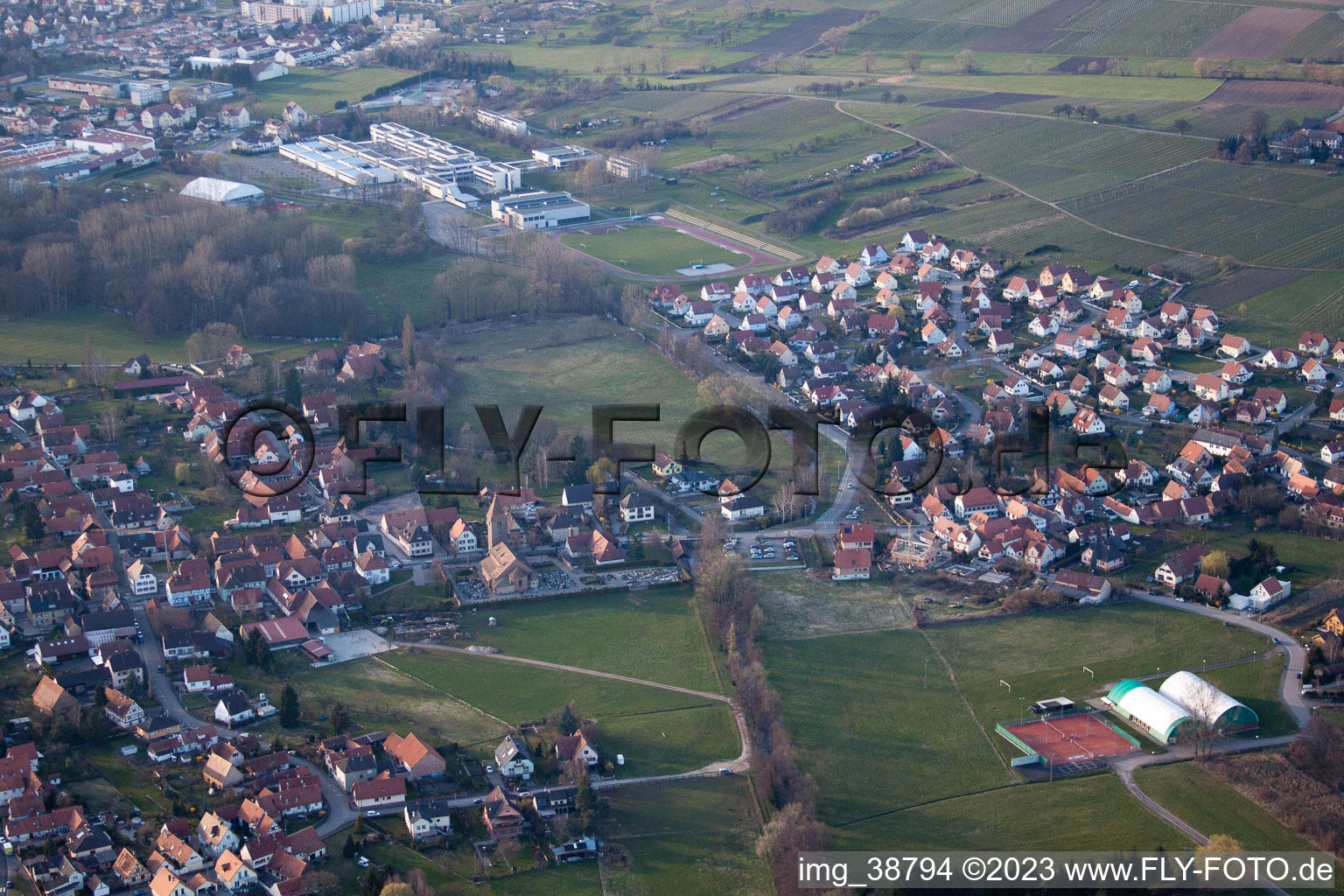 Altenstadt im Bundesland Bas-Rhin, Frankreich von einer Drohne aus