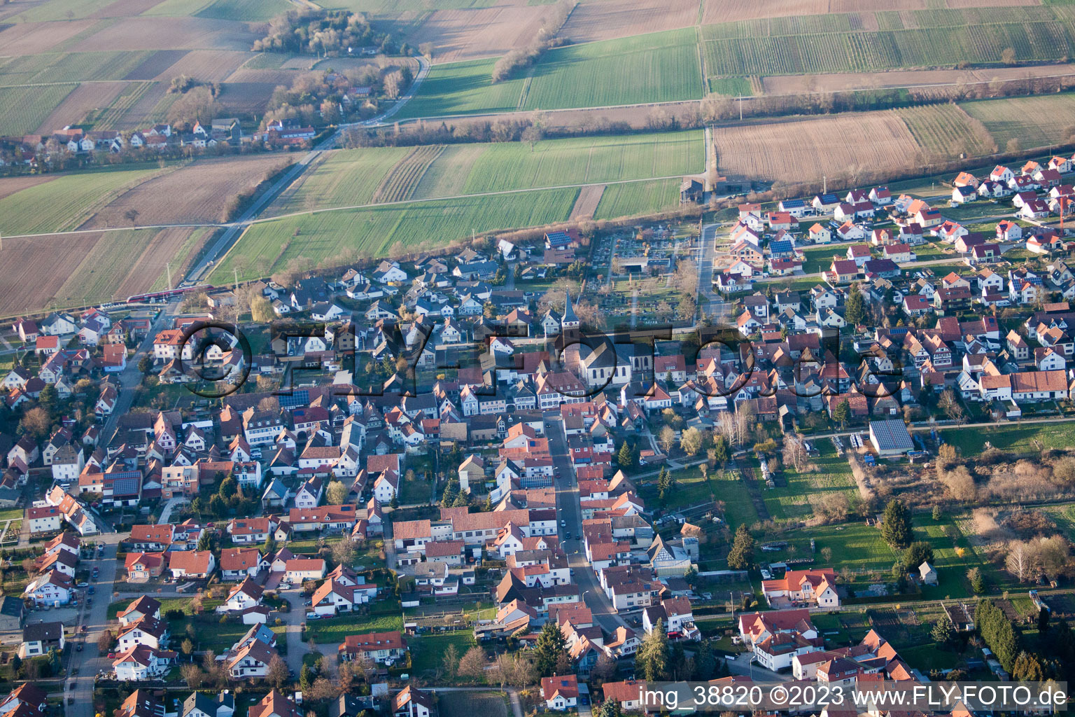 Schrägluftbild von Ortsteil Schaidt in Wörth am Rhein im Bundesland Rheinland-Pfalz, Deutschland