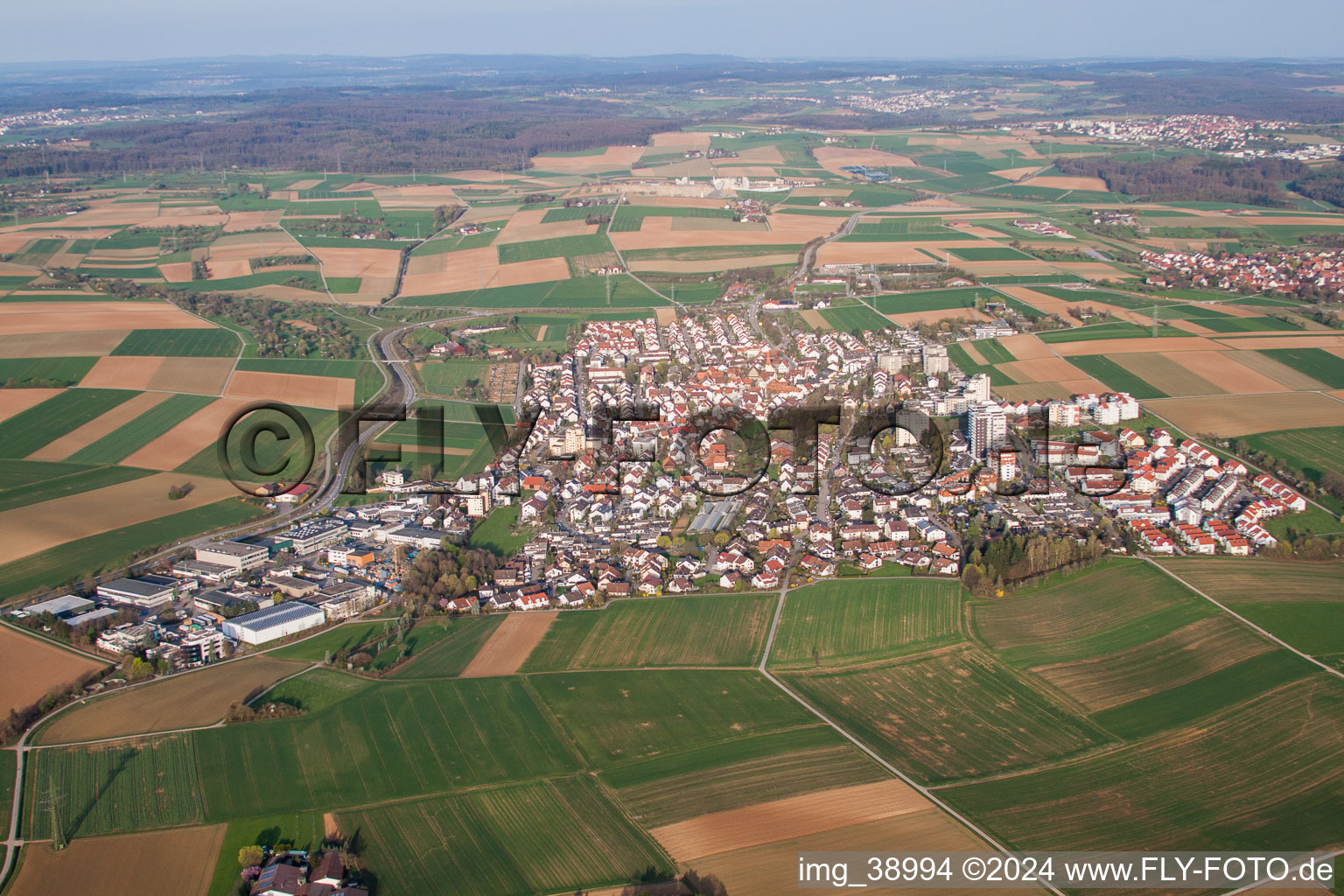Luftbild von Ortsansicht der Straßen und Häuser der Wohngebiete in Ditzingen im Bundesland Baden-Württemberg, Deutschland