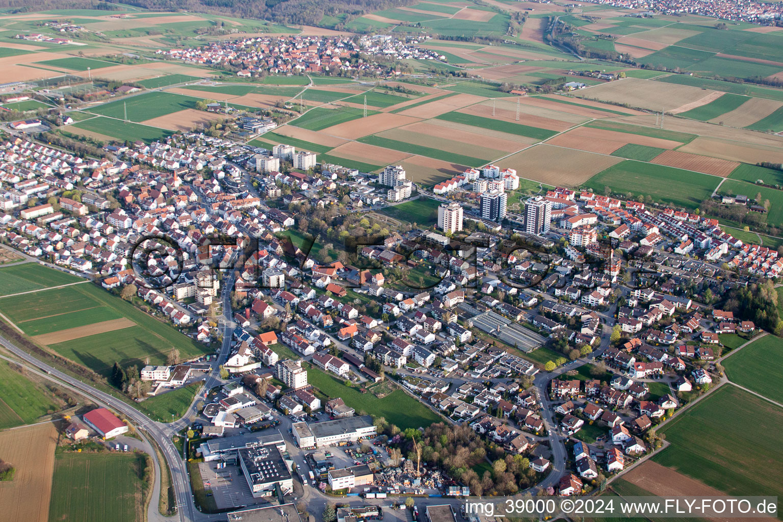Schrägluftbild von Ortsansicht der Straßen und Häuser der Wohngebiete in Ditzingen im Bundesland Baden-Württemberg, Deutschland