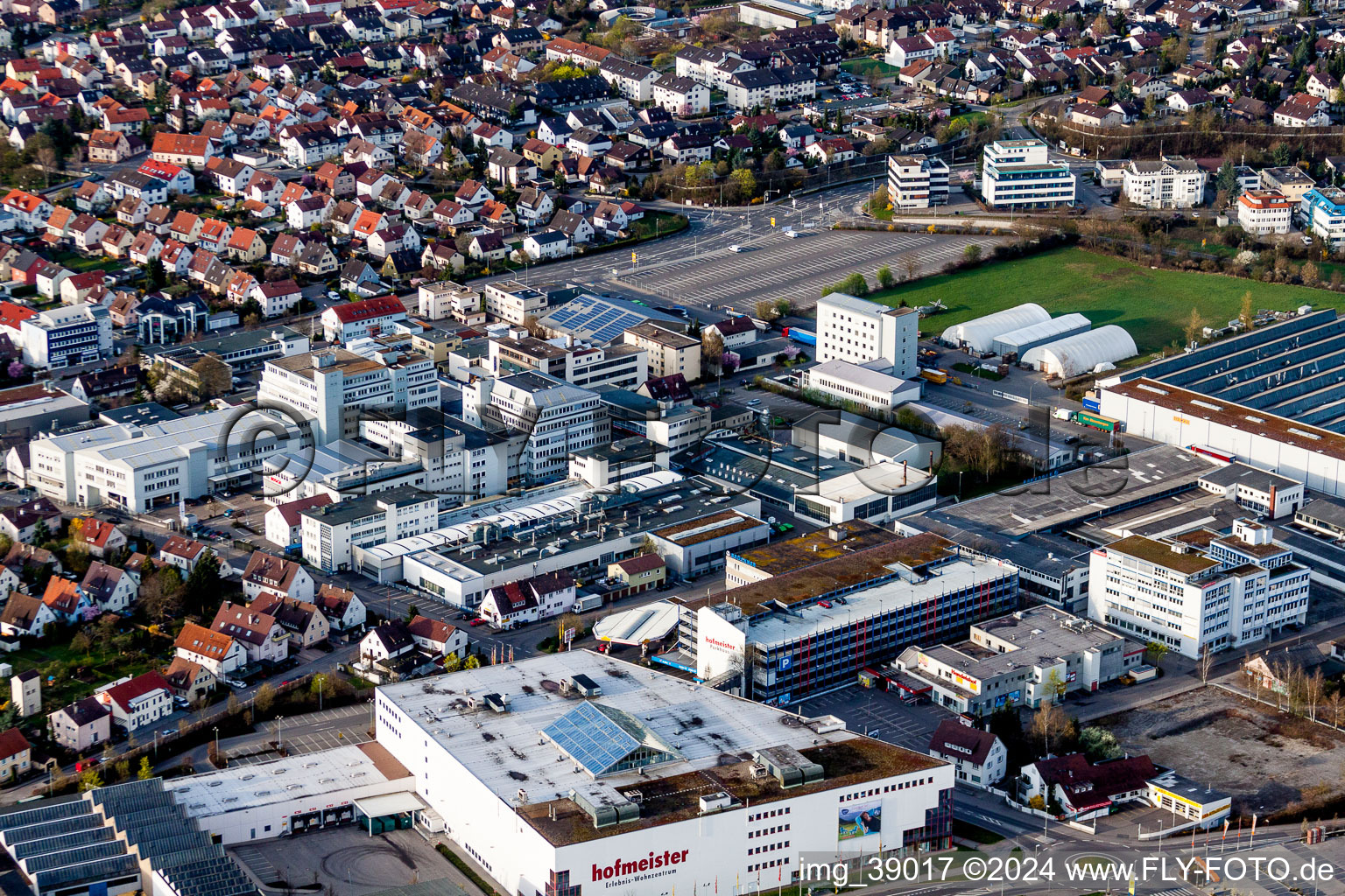 Gewerbegebiet und Firmenansiedlung in Leonberg im Bundesland Baden-Württemberg, Deutschland