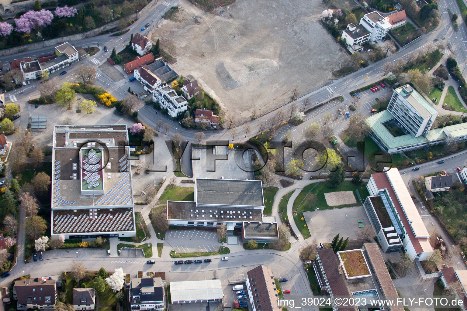 Schrägluftbild von Johannes-Kepler-Gymnasium, Lindenstr in Leonberg im Bundesland Baden-Württemberg, Deutschland