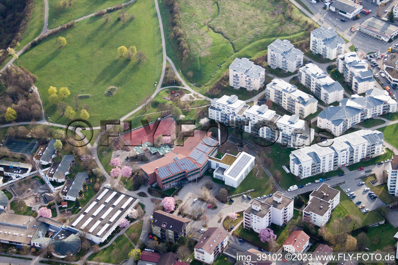 Luftbild von Ostertag Realschule, Tiroler Straße im Ortsteil Eltingen in Leonberg im Bundesland Baden-Württemberg, Deutschland