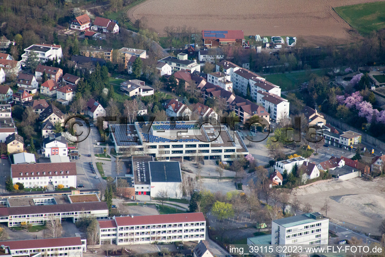 Drohnenaufname von Johannes-Kepler-Gymnasium, Lindenstr in Leonberg im Bundesland Baden-Württemberg, Deutschland