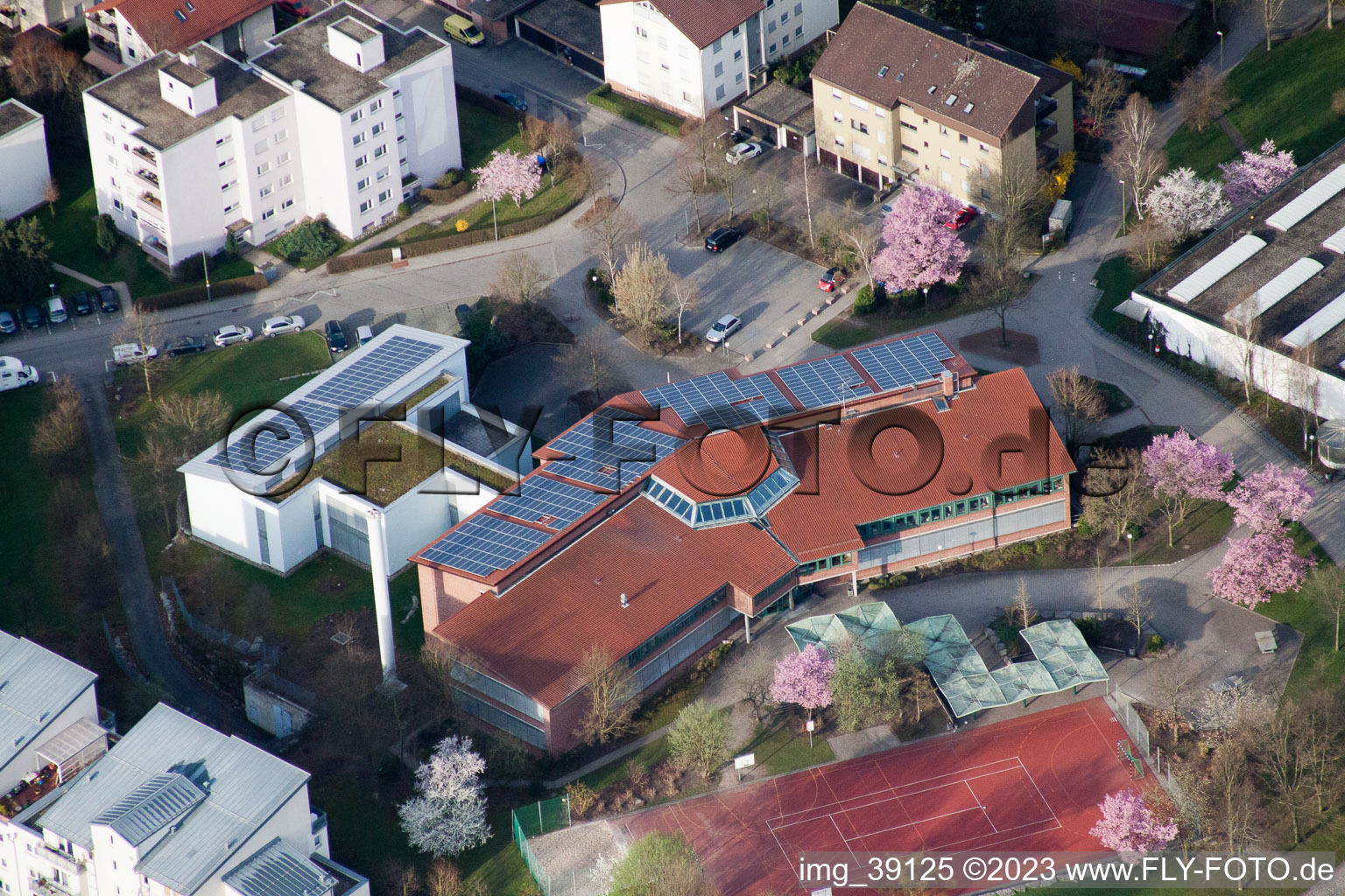 Ostertag Realschule, Tiroler Straße im Ortsteil Eltingen in Leonberg im Bundesland Baden-Württemberg, Deutschland von oben gesehen