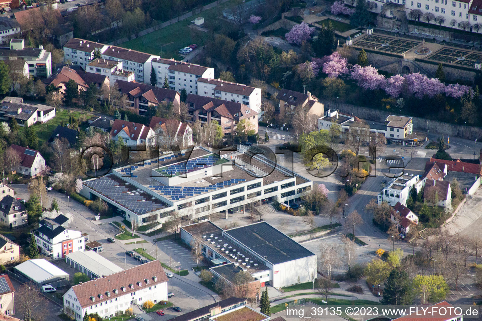 Johannes-Kepler-Gymnasium, Lindenstr in Leonberg im Bundesland Baden-Württemberg, Deutschland aus der Drohnenperspektive