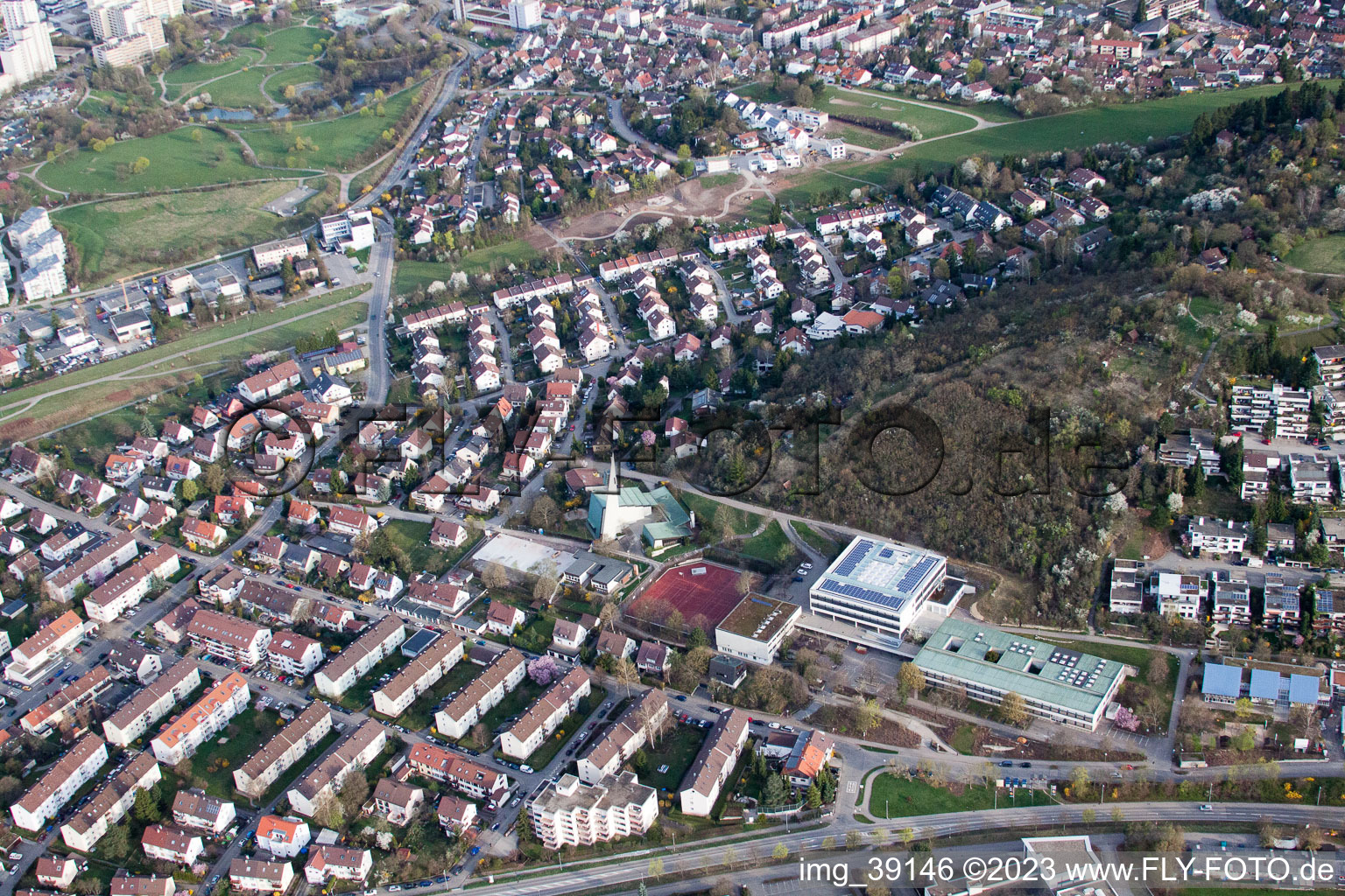 Luftaufnahme von August-Lämmle-Schule, Gerlinger Straße im Ortsteil Ramtel in Leonberg im Bundesland Baden-Württemberg, Deutschland