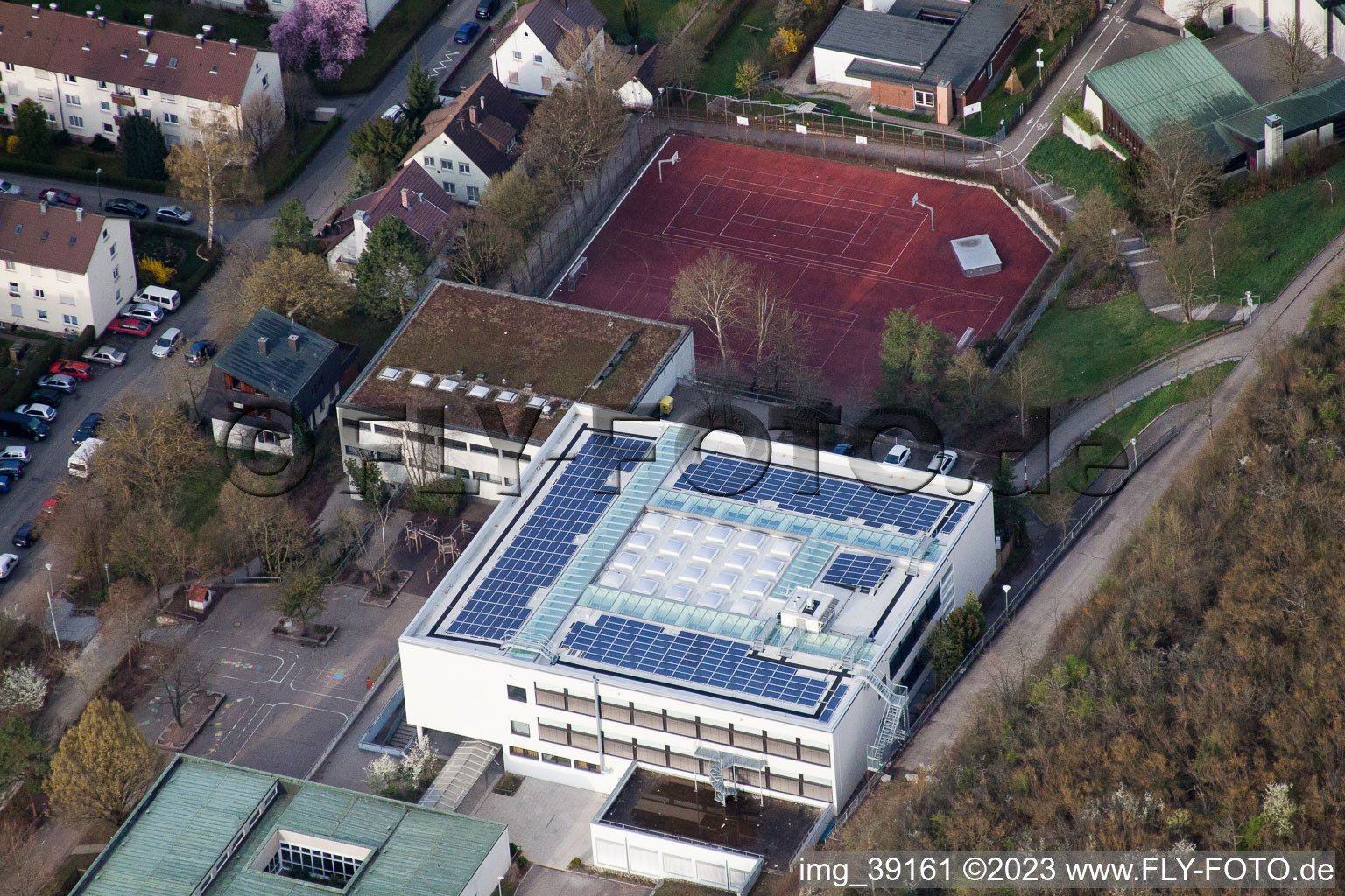 August-Lämmle-Schule, Gerlinger Straße im Ortsteil Ramtel in Leonberg im Bundesland Baden-Württemberg, Deutschland von oben gesehen