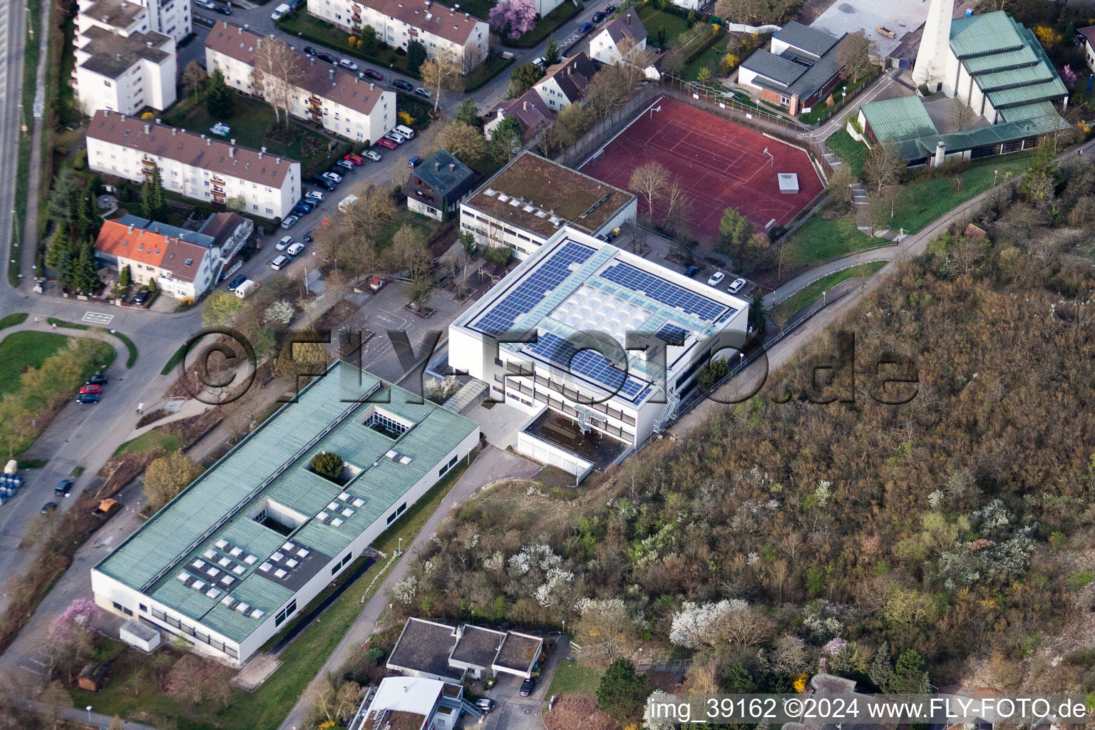 August-Lämmle-Schule, Gerlinger Straße im Ortsteil Ramtel in Leonberg im Bundesland Baden-Württemberg, Deutschland vom Flugzeug aus