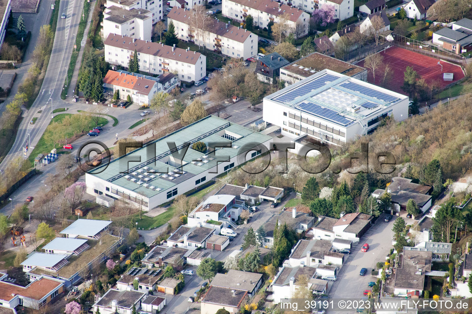 Drohnenbild von August-Lämmle-Schule, Gerlinger Straße im Ortsteil Ramtel in Leonberg im Bundesland Baden-Württemberg, Deutschland