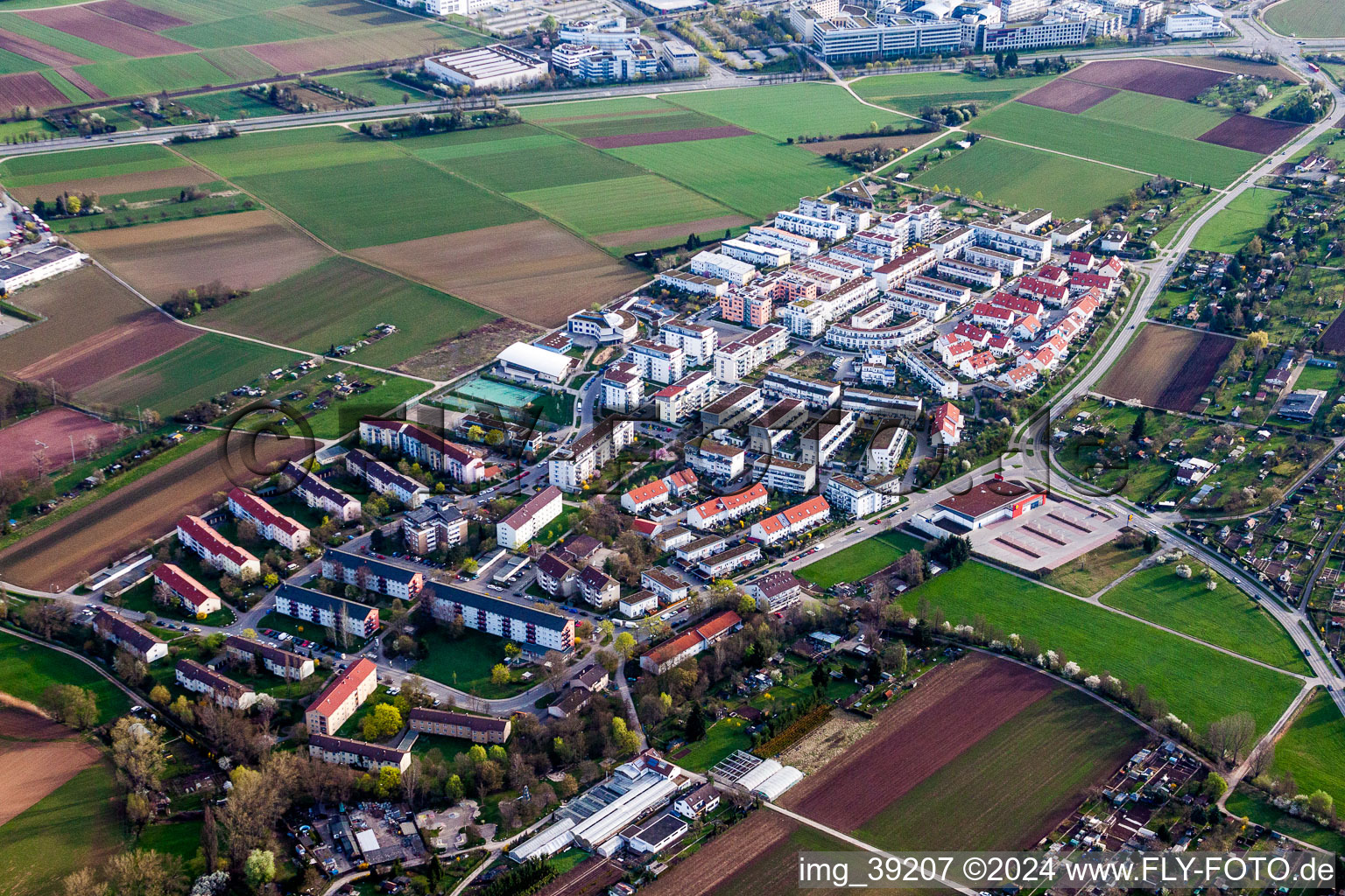 Siedlungsgebiet im Ortsteil Hausen in Stuttgart im Bundesland Baden-Württemberg, Deutschland