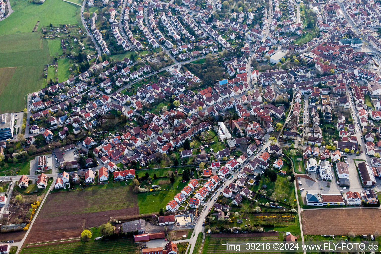 Ortsansicht der Straßen und Häuser der Wohngebiete in Weilimdorf in Stuttgart im Bundesland Baden-Württemberg, Deutschland