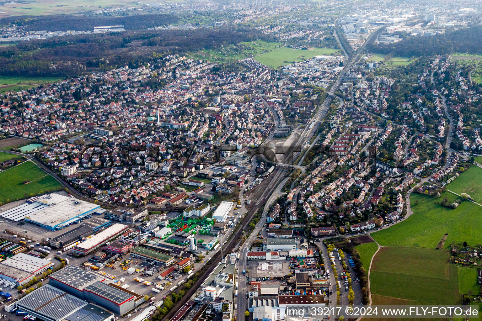 Ortsansicht der Straßen und Häuser der Wohngebiete in Korntal in Korntal-Münchingen im Bundesland Baden-Württemberg, Deutschland
