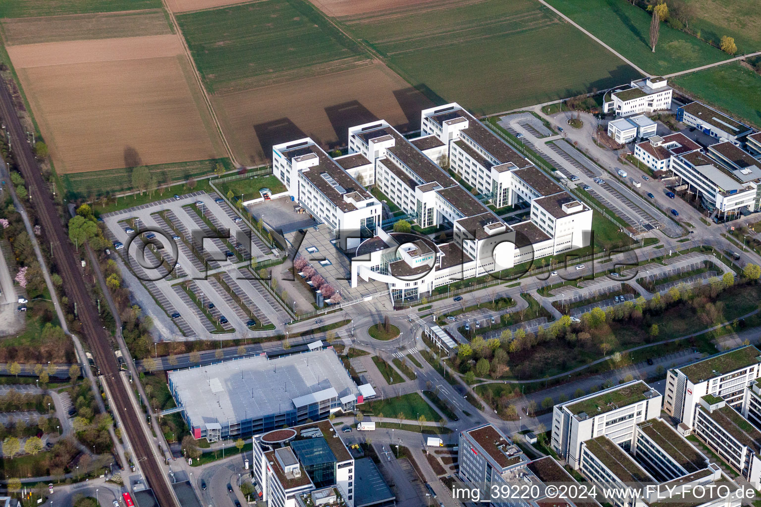 Luftbild von Verwaltungsgebäude des Unternehmens der Siemens AG in Weilimdorf in Stuttgart im Bundesland Baden-Württemberg, Deutschland