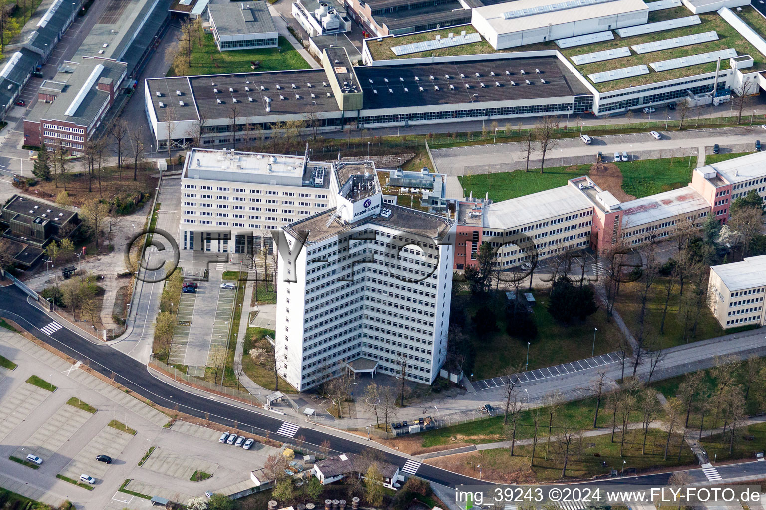 Luftbild von Büro- und Verwaltungsgebäude des Versicherungs- Unternehmens Nokia Stuttgart und BBK BVU in Zuffenhausen im Bundesland Baden-Württemberg, Deutschland