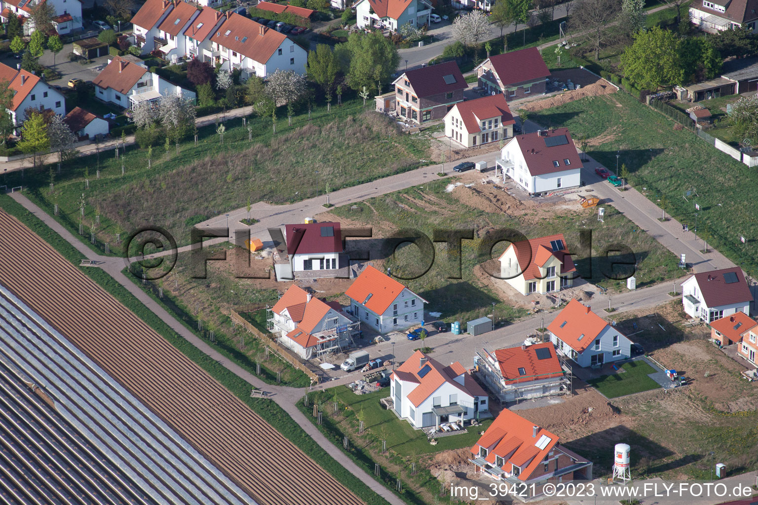 Ortsteil Mörlheim in Landau in der Pfalz im Bundesland Rheinland-Pfalz, Deutschland aus der Luft